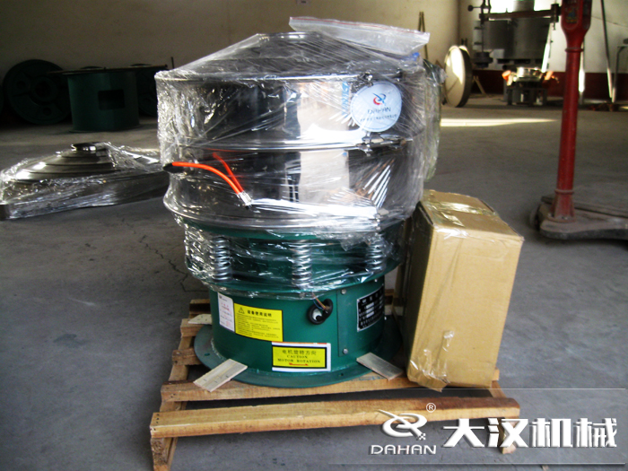 三氯蔗糖粉超聲波振動篩采用不銹鋼+碳鋼材質的產(chǎn)品能夠更好的節(jié)省成本，同時能夠達到想要的篩分效果。