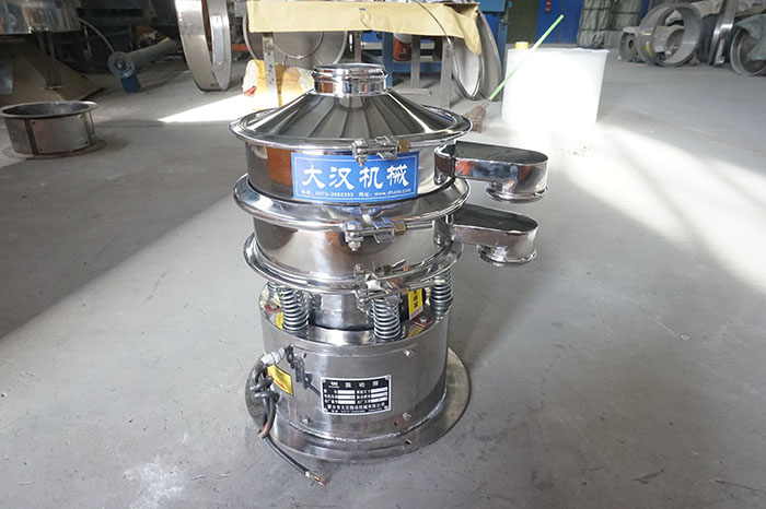 不銹鋼小型振動篩材質(zhì)使用不銹鋼與碳制造而成。